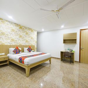 Fabhotel Luxe 8 Stayz